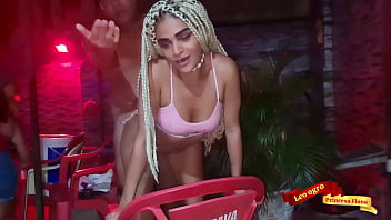 Sexo ao vivo em festa liberal dei meu cu para todos verem