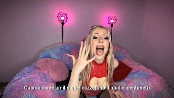 Doppio cei e umiliazione pisellino ita italiana italiano femdom sph joi mistress dea ti umilia bionda culona culo grosso domina