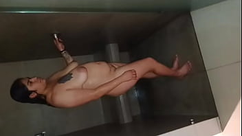 Se baña pa no sentirse sucia