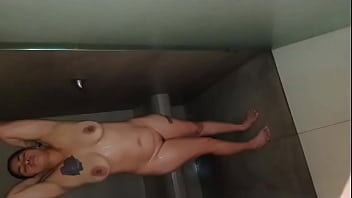 Se baña pa no sentirse sucia