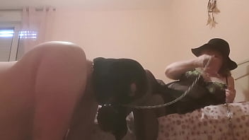 Mon esclave à mes pieds soumis