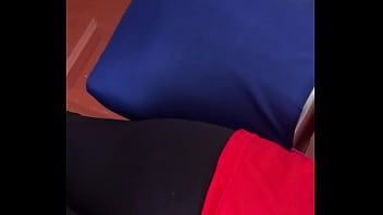 32 year old latina in leggings