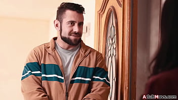 Lesbian nuru masseuse gal ritchie has no issues with giving the massage to her former didnt expect to get aroused n sucks for the first time