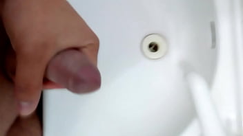 Gozando Na Pia Do Banheiro thumbnail