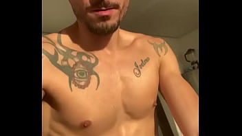 Casal fode na janela de prédio para os vizinhos verem