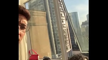 Casal fode na janela de prédio para os vizinhos verem