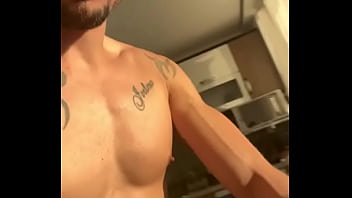 Casal fode na janela de prédio para os vizinhos verem