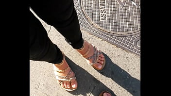 Rêver De Sucer Ses Petits Pieds thumbnail