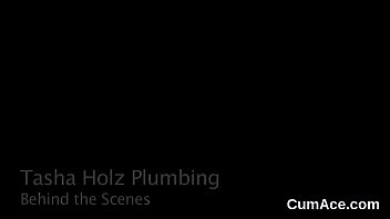 Frisky looker gets cumshot on her face swallowing all the cream