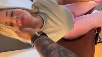 Loirinha realiza fetiche no busão faz boquete no banco do motorista e engole tudinho aline novak