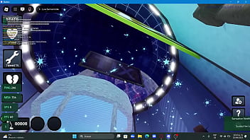 Dandy's world fangame getting absolute clapped by a giant tix on roblox