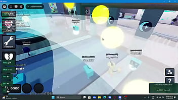 Dandy's world fangame getting absolute clapped by a giant tix on roblox