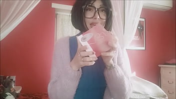 Chantal squirt with her new sex toy