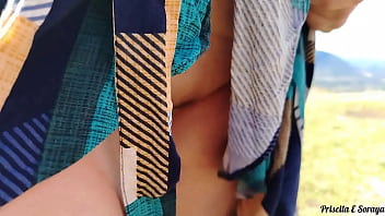 Madrasta e enteada se exibindo em publico no jardim tomando banho de sol comentem se querem vídeos