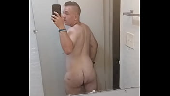 Slow motion twerking the mirror