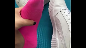 Can you smell my sweaty feet when i open my shoe •more on of #sneacker #pedsocks #sweatysocks #feet #fetish #bla