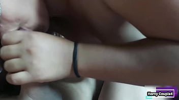 Intento sacarle el semen a mi amigo con una deliciosa mamada