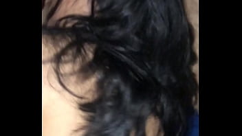 Joven latina culona me pide leche en cuatro