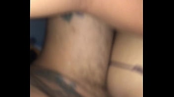 Joven latina culona me pide leche en cuatro