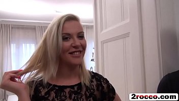 Blonde hottie blowing long schlongs on her knees