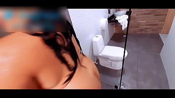 Hermanastra pilla a su hermano masturbandoce mientras se baña "necesitas ayuda"