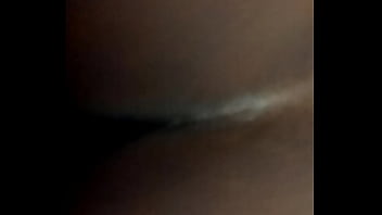 Haciendiole el perrito a una chica de piel de afro