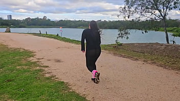 Eu estava correndo pelo parque e um estranho me levou para casa em troca de sexo no carro