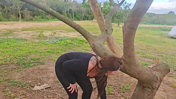 Eu estava correndo pelo parque e um estranho me levou para casa em troca de sexo no carro