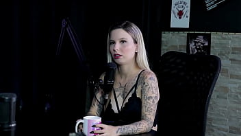 Era assediada no trabalho foi capa da sexy os pais não sabem que ela faz pornô e era a puta da escola baby fire sheer red