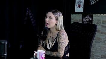 Era assediada no trabalho foi capa da sexy os pais não sabem que ela faz pornô e era a puta da escola baby fire sheer red