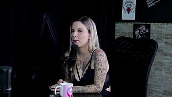 Era assediada no trabalho foi capa da sexy os pais não sabem que ela faz pornô e era a puta da escola baby fire sheer red