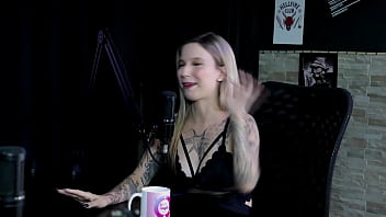 Era assediada no trabalho foi capa da sexy os pais não sabem que ela faz pornô e era a puta da escola baby fire sheer red