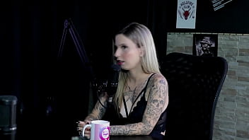 Era assediada no trabalho foi capa da sexy os pais não sabem que ela faz pornô e era a puta da escola baby fire sheer red