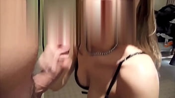 Gostosa chupando gostoso