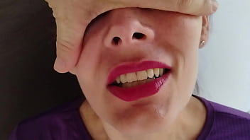 Vai seu filho da puta goza na minha cara e me deixa toda lambuzada com seu esperma