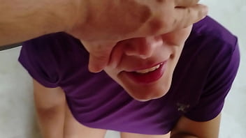 Vai seu filho da puta goza na minha cara e me deixa toda lambuzada com seu esperma