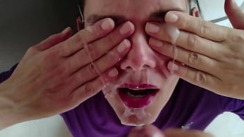 Vai seu filho da puta goza na minha cara e me deixa toda lambuzada com seu esperma