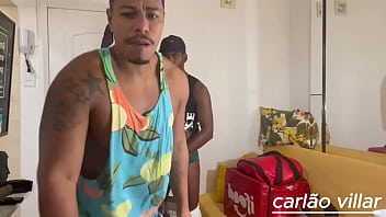 Chamou O Entregador E Pagou Com Uma Mamada thumbnail