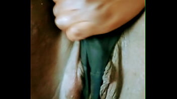 Spreading for cock and squirting