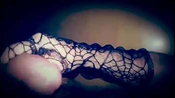 Me corro encima pensando en tu cara