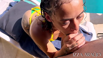 Encontrei meu personal na piscina ele tava tão gostoso que cai de boca