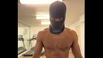 Work out strong biceps and back to lift the ladies during sex