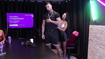 Duas morenas tiram a roupa dele após falar que fica com mais tesão quando chega das gravações as formas de agradar as mulheres e as dicas de um sexo oral perfeito kylian cria sheer red