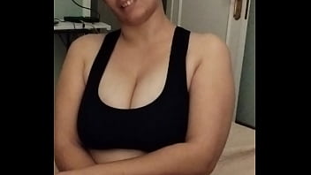 Nadie tiene un par de senos muy ricos y entre ellos paso mi nariz y mi lengua