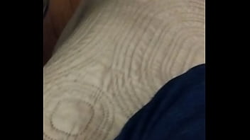 Nadie tiene un par de senos muy ricos y entre ellos paso mi nariz y mi lengua