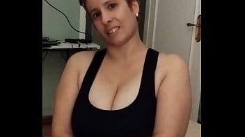 Nadie tiene un par de senos muy ricos y entre ellos paso mi nariz y mi lengua