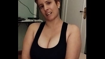 Nadie tiene un par de senos muy ricos y entre ellos paso mi nariz y mi lengua