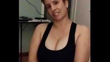 Nadie tiene un par de senos muy ricos y entre ellos paso mi nariz y mi lengua