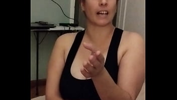 Nadie tiene un par de senos muy ricos y entre ellos paso mi nariz y mi lengua