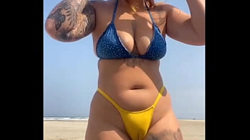 Ruiva casada fica na praia provocando seu amiguinho virgem e logo depois vai pra casa foder com um desconhecido sem camisinha e ganha leite na buceta